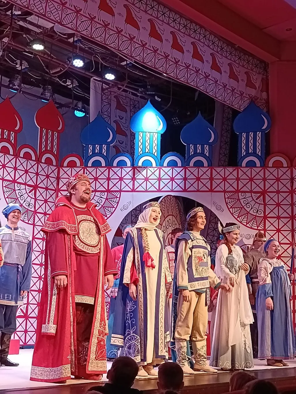 В царстве сказки: Первоклассники на спектакле «Сказка о царе Салтане» в Уфимском ТЮЗе
