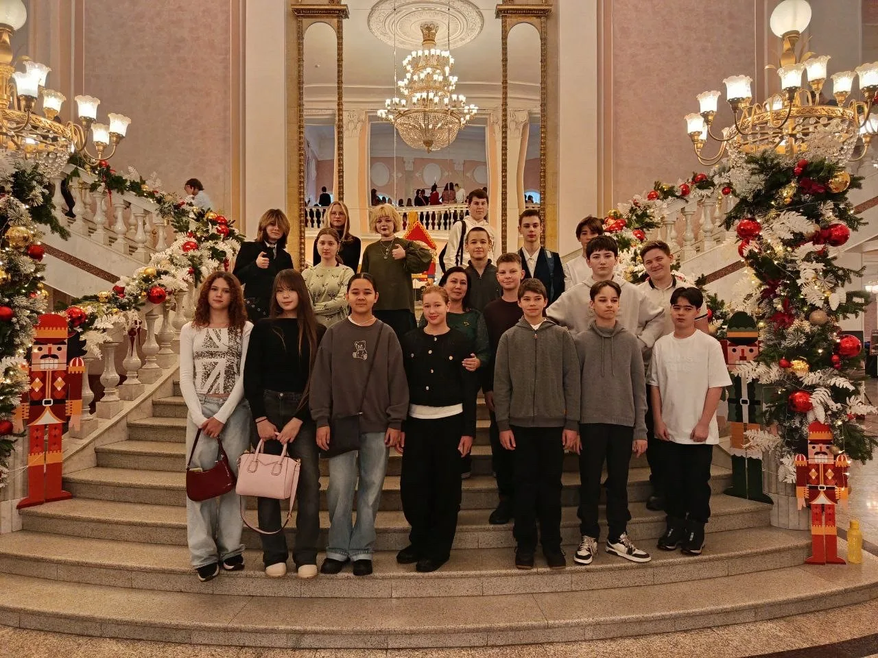 8 классы на спектакле "Щелкунчик"